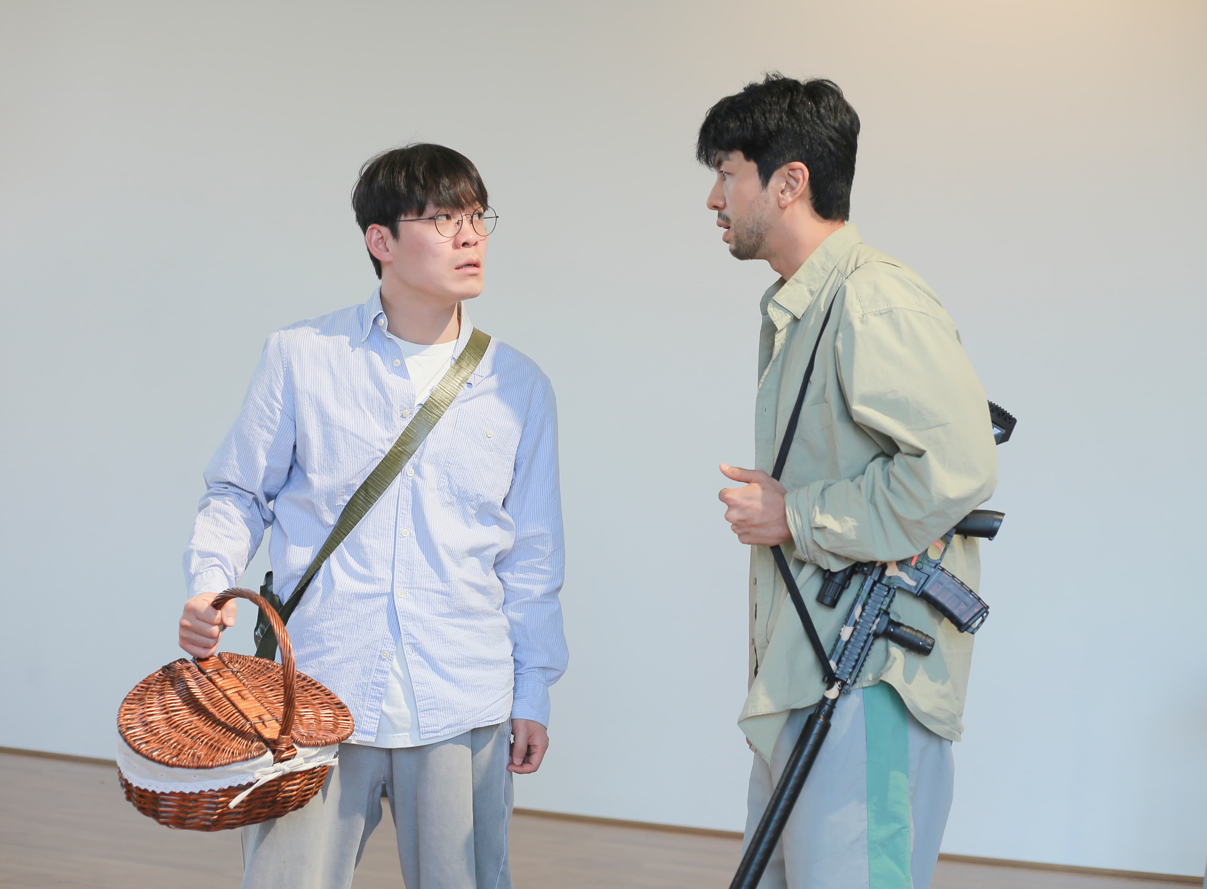 꿰맨 눈의 마을 연습 장면 - 두 인물이 대화하는 장면